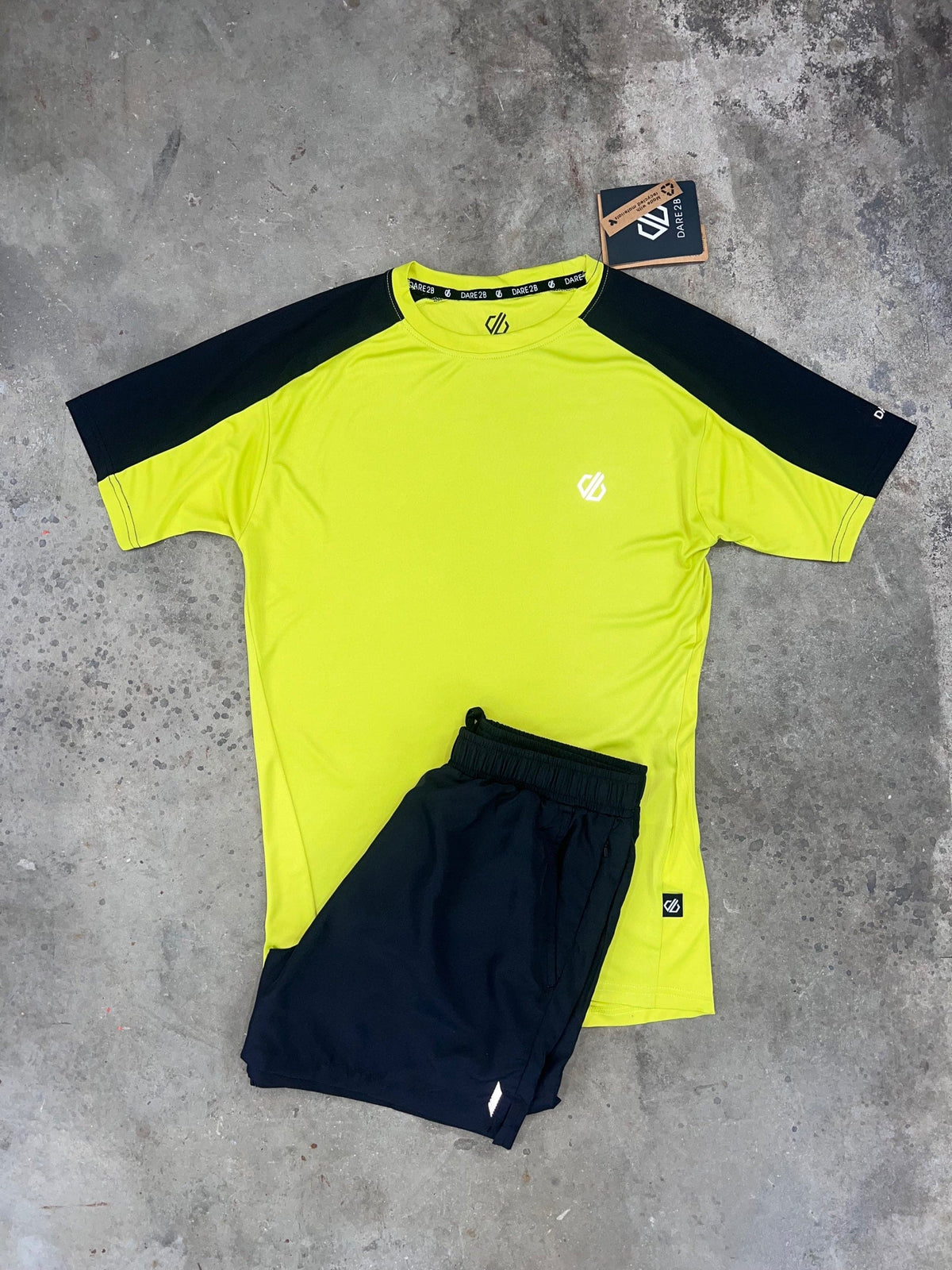 Dare2b Discernible Green Algae Set - T Shirt / Black Shorts