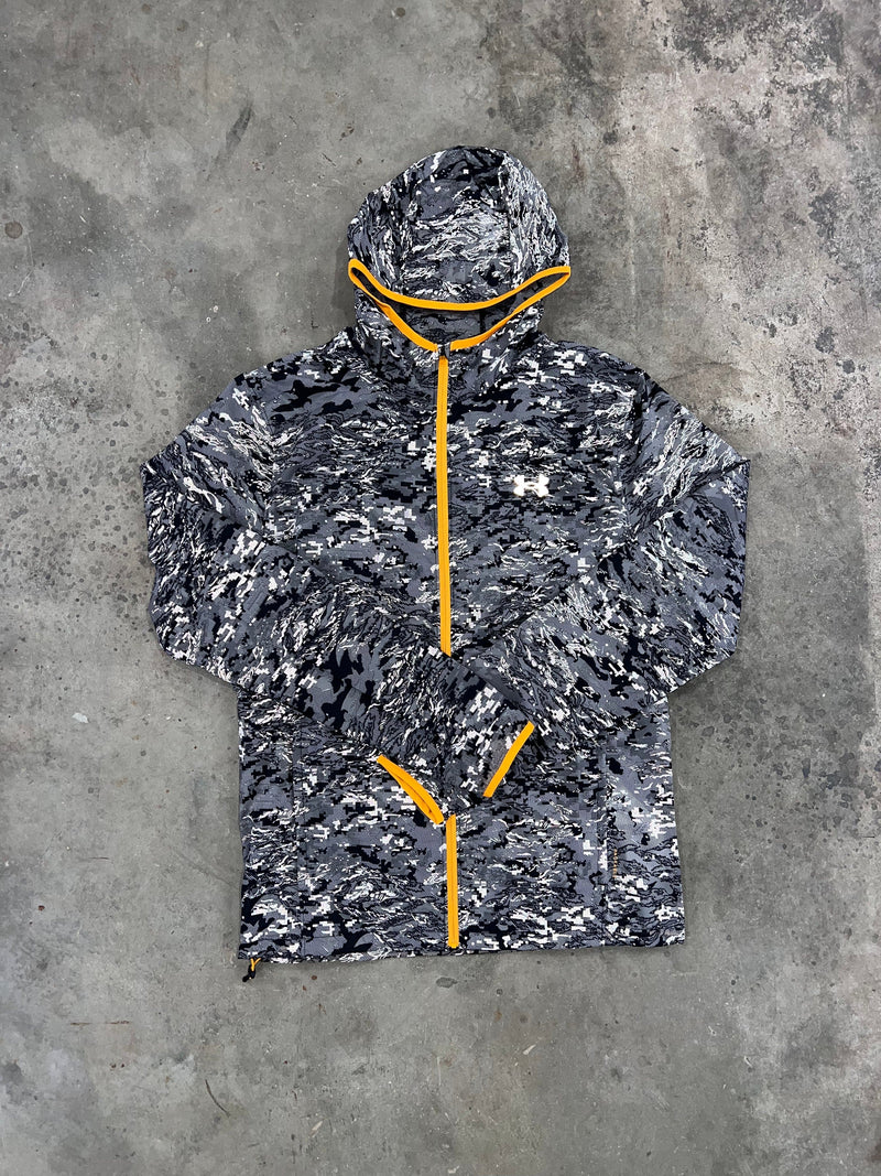 JACKETS & LAYERS