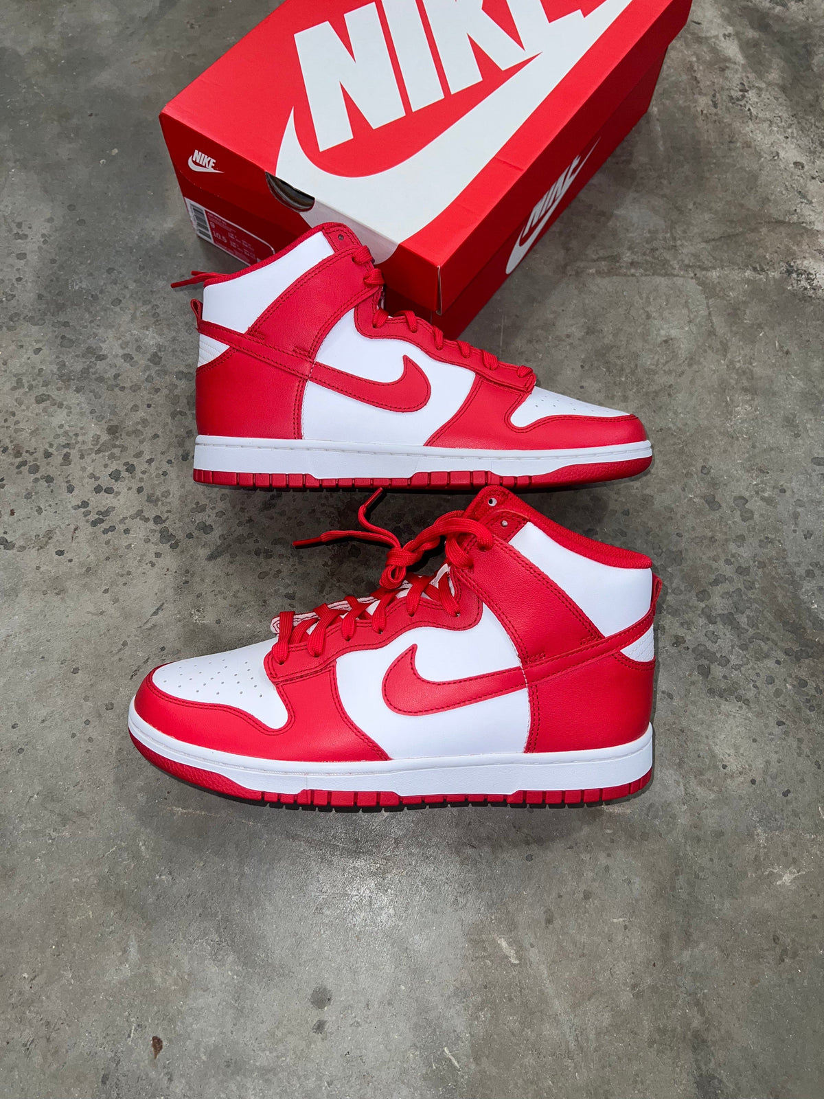 Nike Dunk High Retro - Red