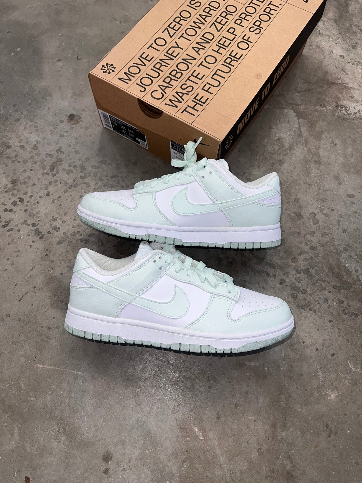 Nike Dunk Low Trainers - Barley Green